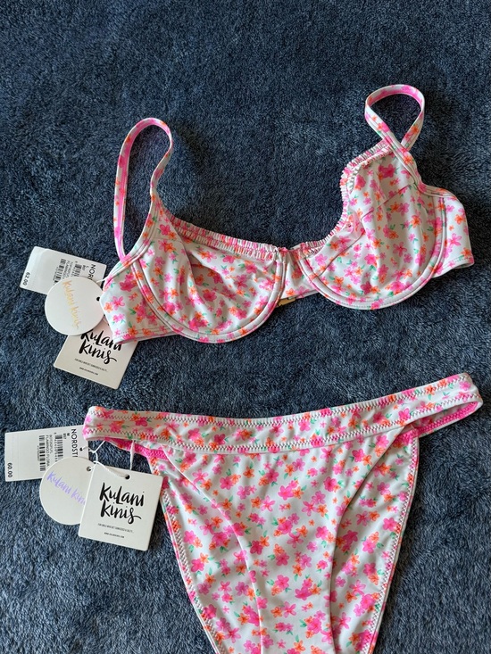 Kulani Kinis Other - NWT Kulani Kinis Underwire Bikini Set in Flamingo Flora Top is L & Bottom M👙🦩🌸